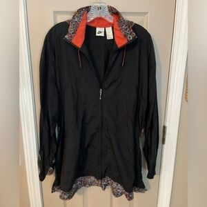 Nike Y2K zip front, hooded black women’s windbreaker. Size L